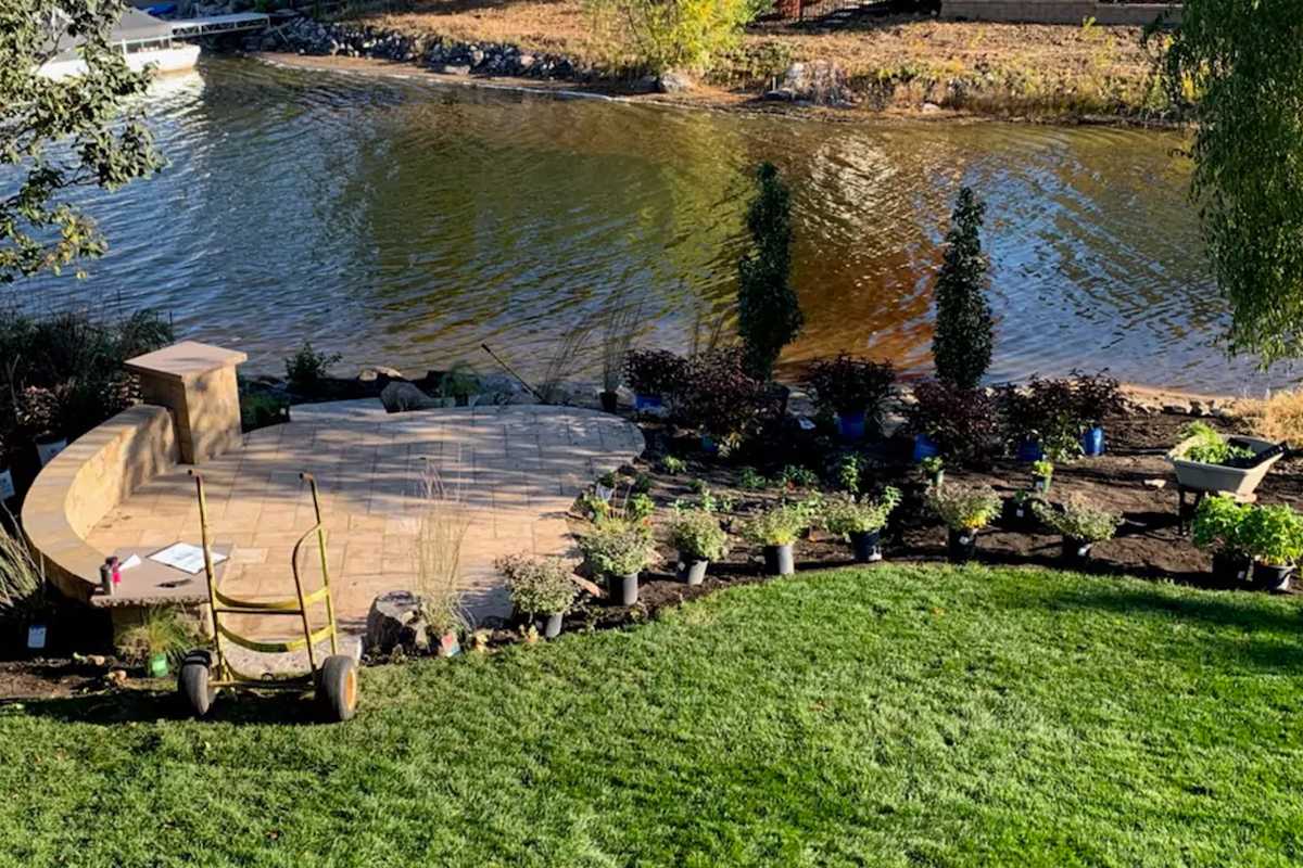 A Patio and Garden with Sunset View - Banner New