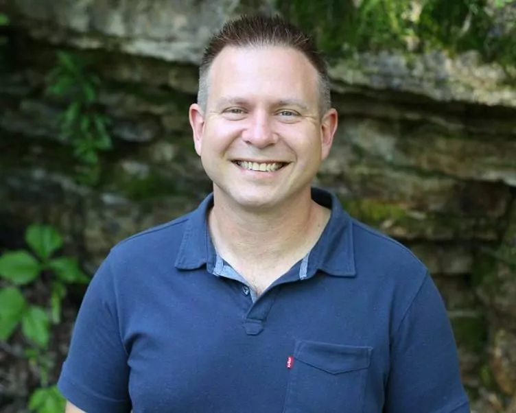 croppedruss-henry-head-shot