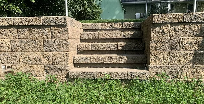Minneapolis retaining wall with stone steps